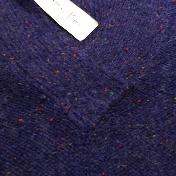 NWT Gorgeous Sweater Top - Picture 2 of 4